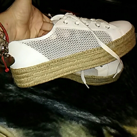 Shoe - Picture 3 of 4